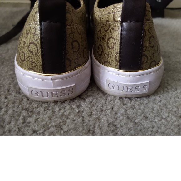 GUESS GOLD SNEAKERS - BEAUTIFUL - SIZE 7 - Picture 4 of 7